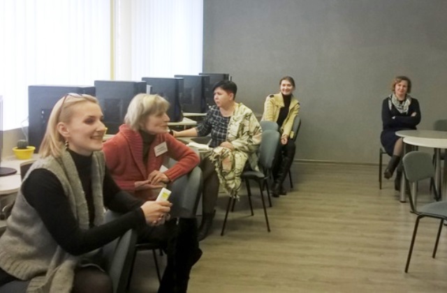 Учасники тренінгу обговорюють проект, який буде реалізовано у ЗОШ № 28